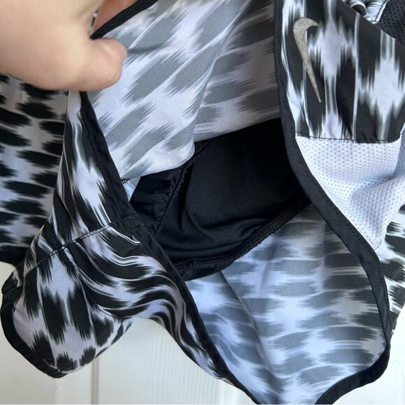 Nike Racer 2 Black and White Dri-Fit Running Shorts - Picture 2 of 4